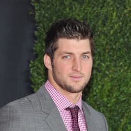 Tim Tebow Prays With Fellow Passengers After Man Suffers Mid-Flight Heart Attack