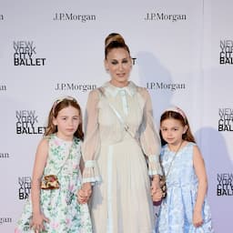  Sarah Jessica Parker Makes Rare Red Carpet Appearance With Her Twin Daughters: Pic!