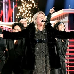Kelly Clarkson Performs Amazing Medley as Billboard Music Awards Host