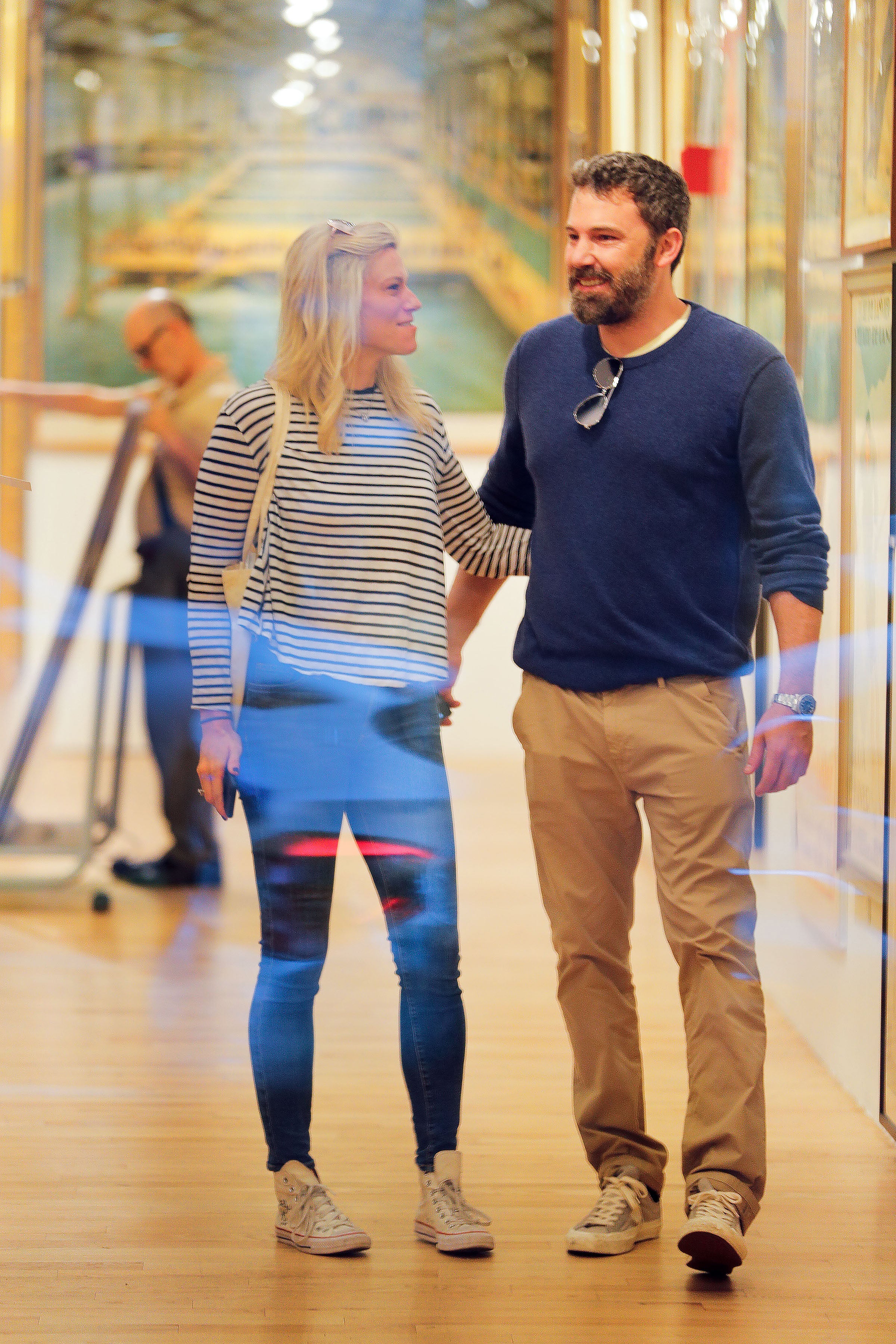 Ben Affleck and Lindsay Shookus Show PDA While Shopping for Artwork Together -- See ...2400 x 3600