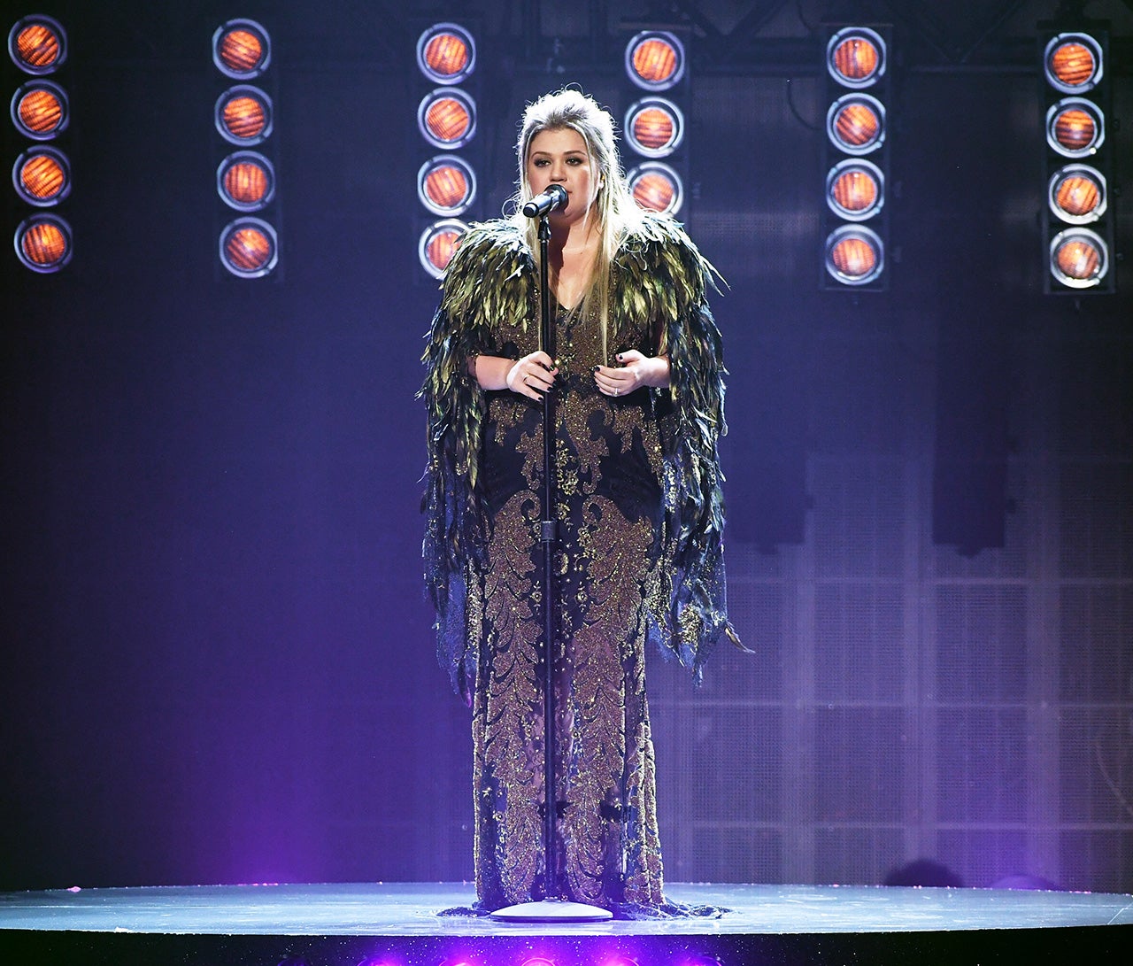 Kelly Clarkson at the AMAs