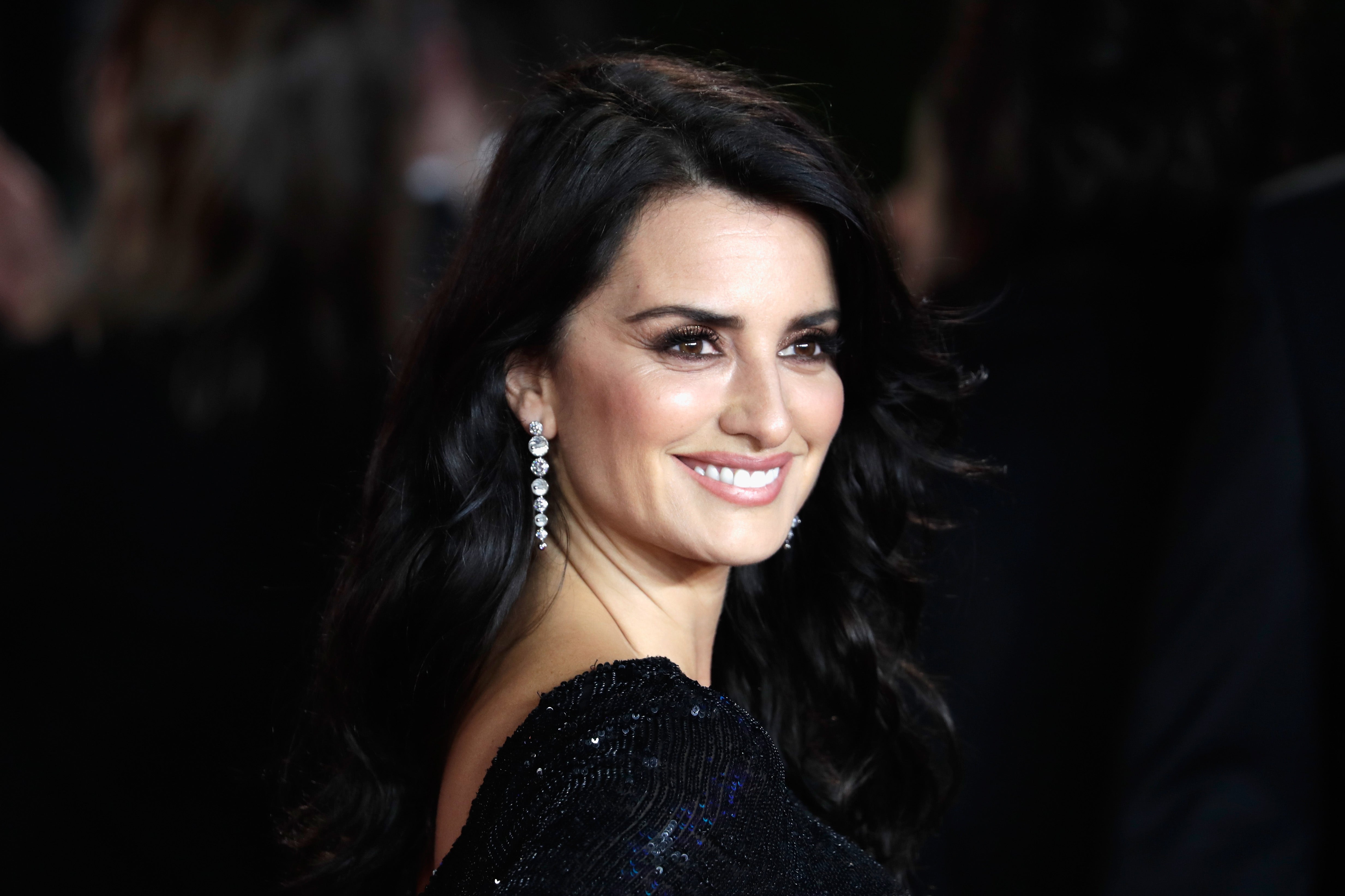 Penelope Cruz Opens Up About Her Friendship With Gwyneth Paltrow: 'She's An Incredible Cook 