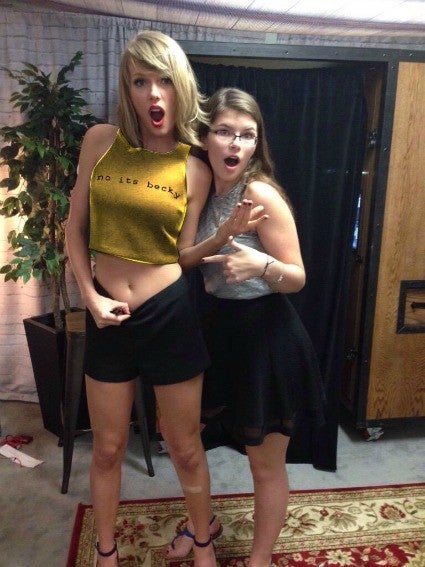 Taylor Swift's Rarely-Seen Belly Button Becomes a Meme! | Entertainment