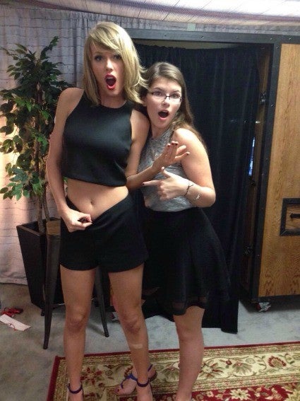 Taylor Swift's Rarely-Seen Belly Button Becomes a Meme! | Entertainment