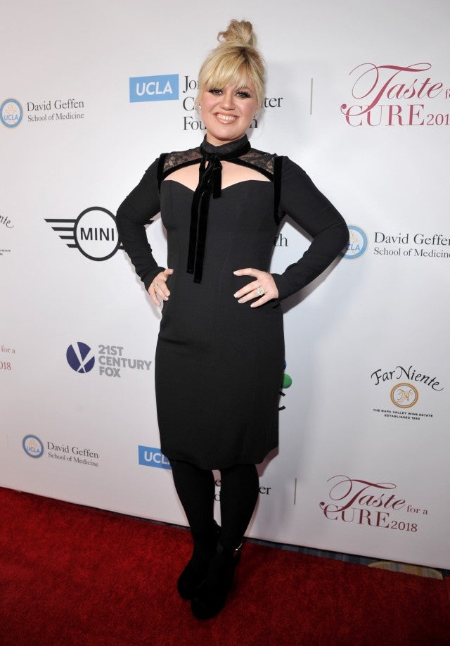 Kelly Clarkson Debuts Bangs and Rocks Cut-Out LBD at Benefit Gala