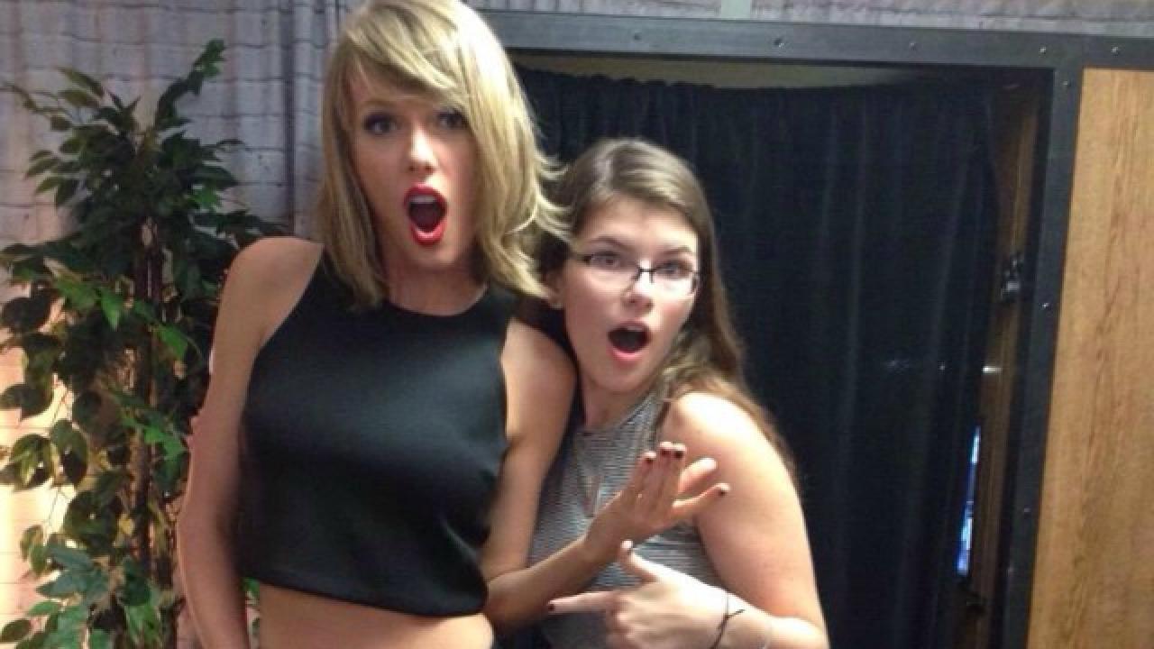 Taylor Swift S Rarely Seen Belly Button Becomes A Meme
