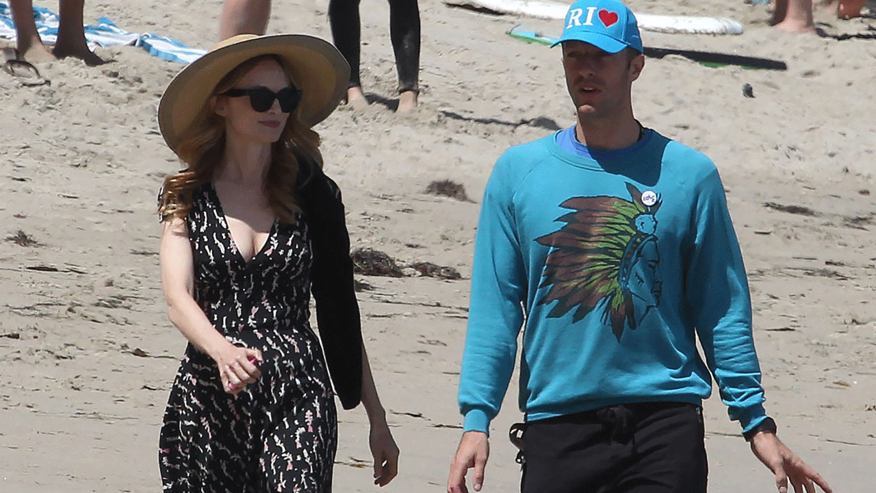 Chris Martin and Heather Graham Take a Lovely Stroll on the Beach