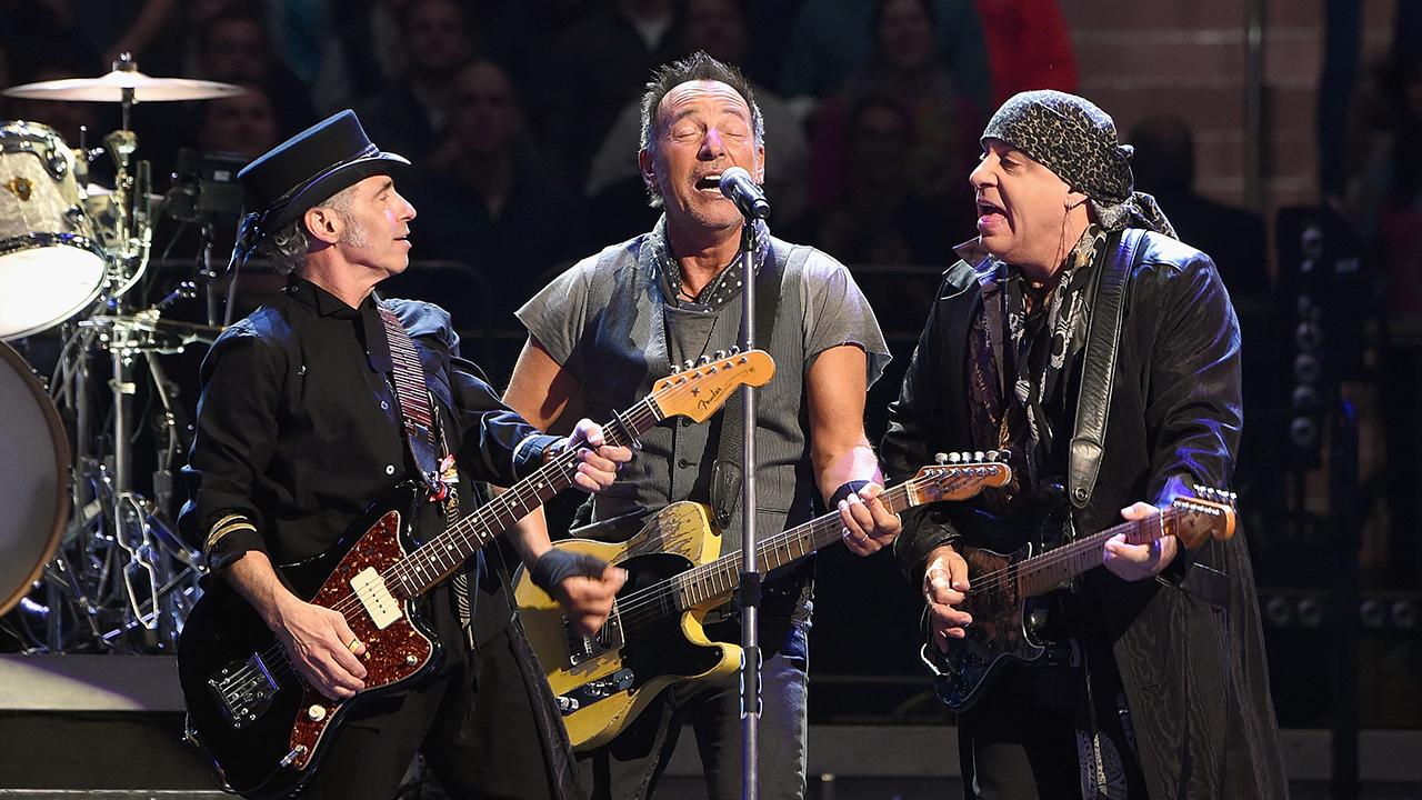 Bruce Springsteen Honors Prince With Stirring Cover of 'Purple Rain