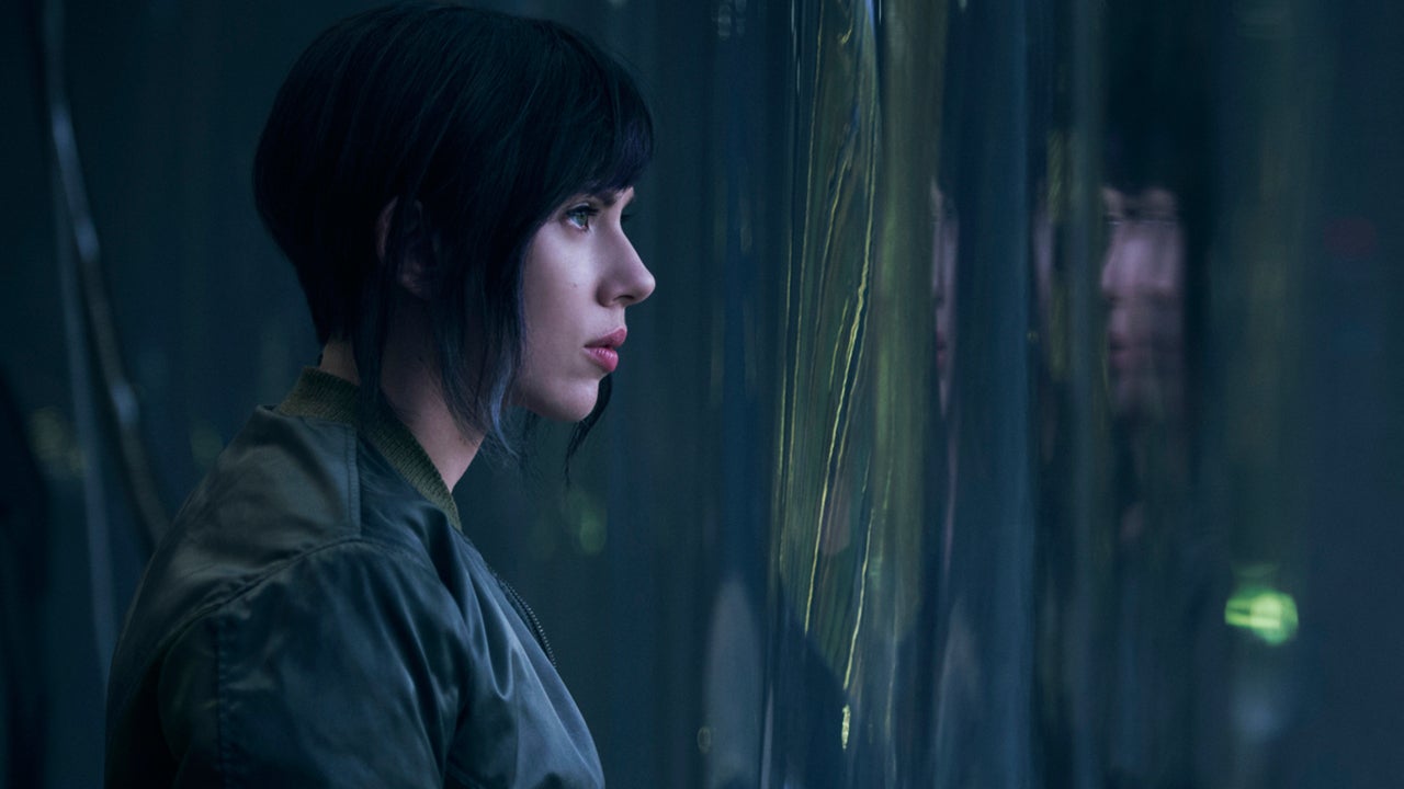 Ghost In The Shell Director Speaks Out On Scarlett Johansson Casting Controversy I Stand By 