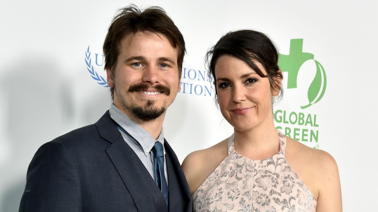 Jason Ritter Is Engaged to Melanie Lynskey! | Entertainment Tonight