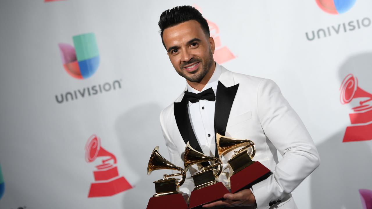 luis_fonsi_gettyimages-875105798.jpg?itok=_KXZzXMo