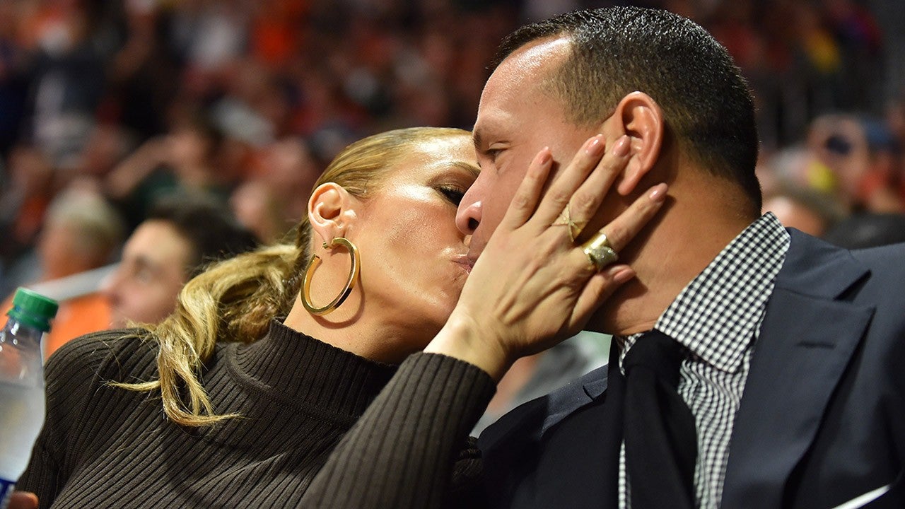 Belle couleure ð Jennifer Lopez Steals a Kiss From Alex Rodriguez Courtside: Pics