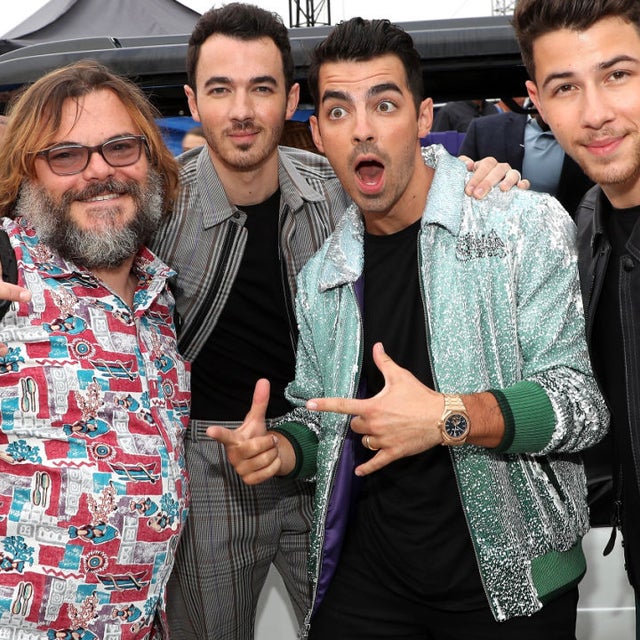 Jack Black surprises Jonas Brothers fans with performance of Peaches 