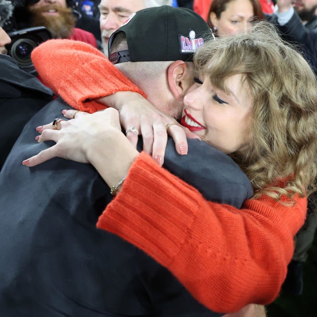  Travis Kelce #87 of the Kansas City Chiefs celebrates with Taylor Swift after a 17-10 victory against the Baltimore Ravens in the AFC Championship Game at M&T Bank Stadium on January 28, 2024 in Baltimore, Maryland.