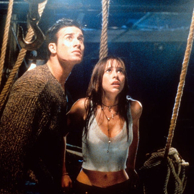Jennifer Love Hewitt and Freddie Prinze Jr in 'I Know What You Did Last Summer'