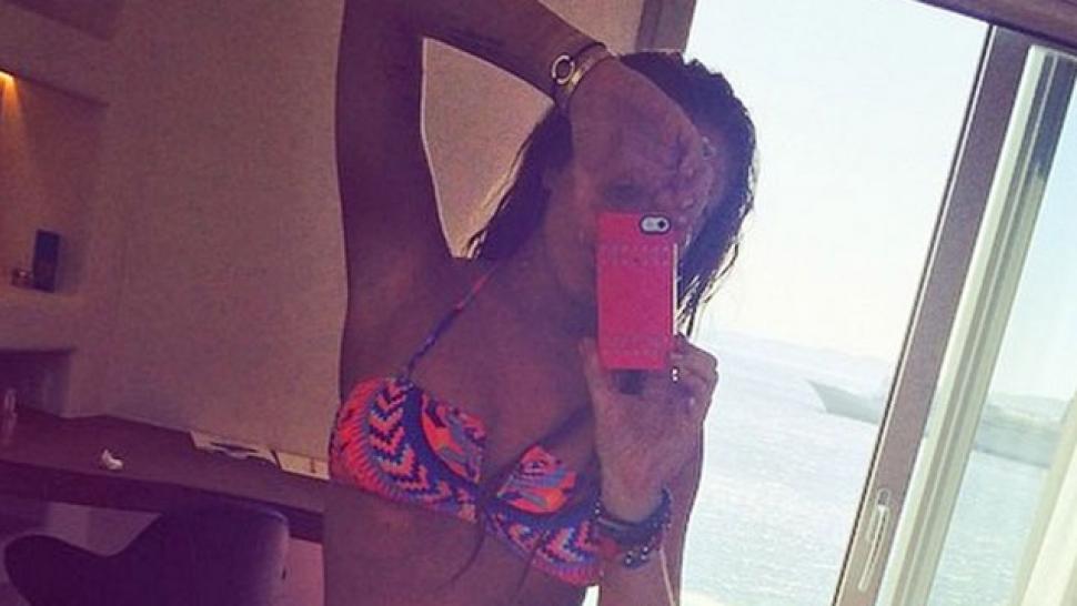 Lindsay Lohan Snaps Sexy Bikini Selfie | Entertainment Tonight