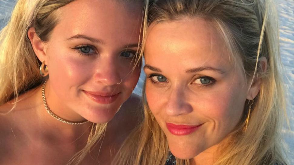 Reese Witherspoon Shares Sweet 4th Of July Selfie With Look Alike
