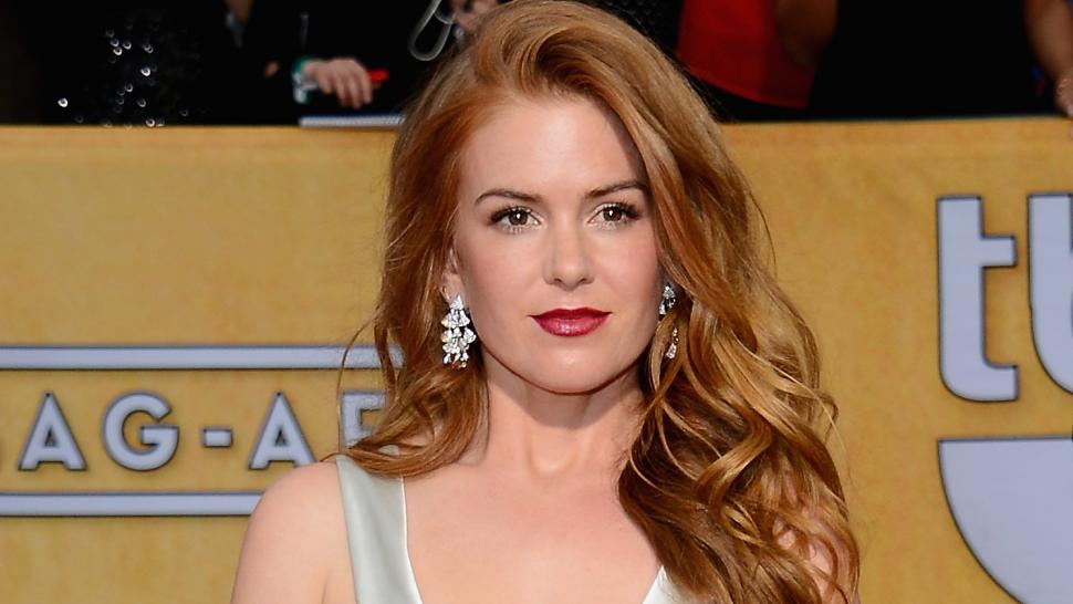 Isla Fisher Shares Hilarious PSA on How to Tell Her Apart 