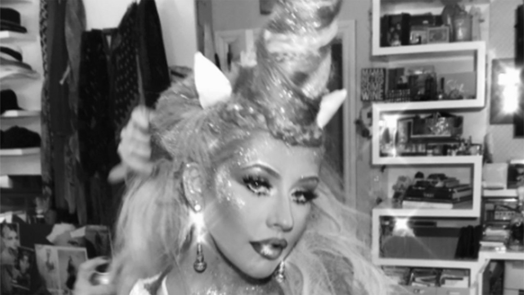 Christina Aguilera dresses as a unicorn 