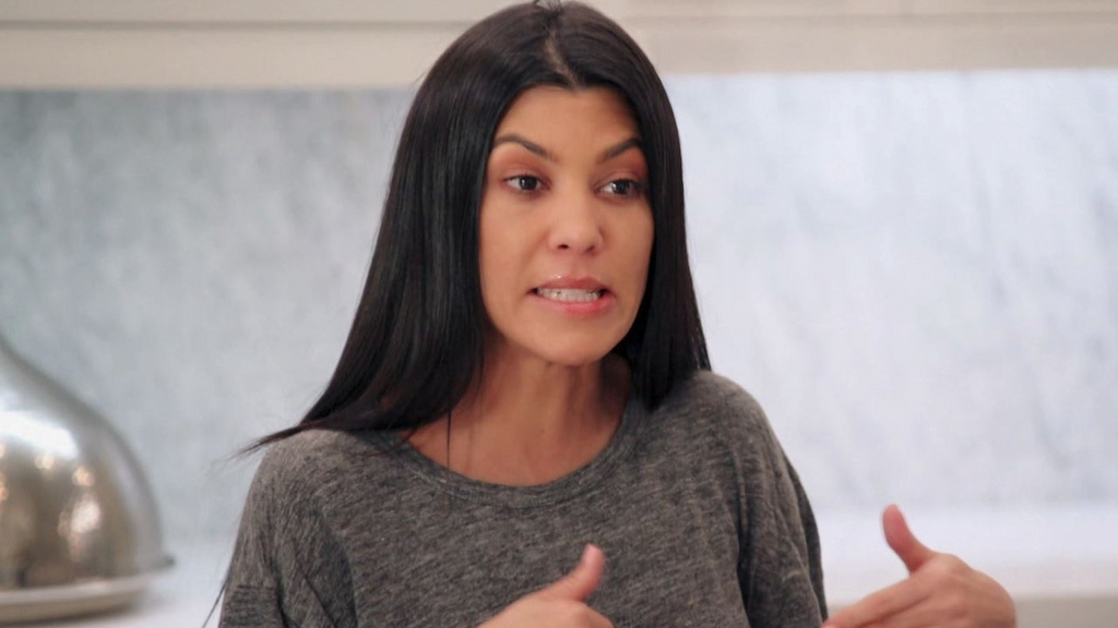 Kourtney Kardashian confronts her sisters on 'Keeping Up With the Kardashians'