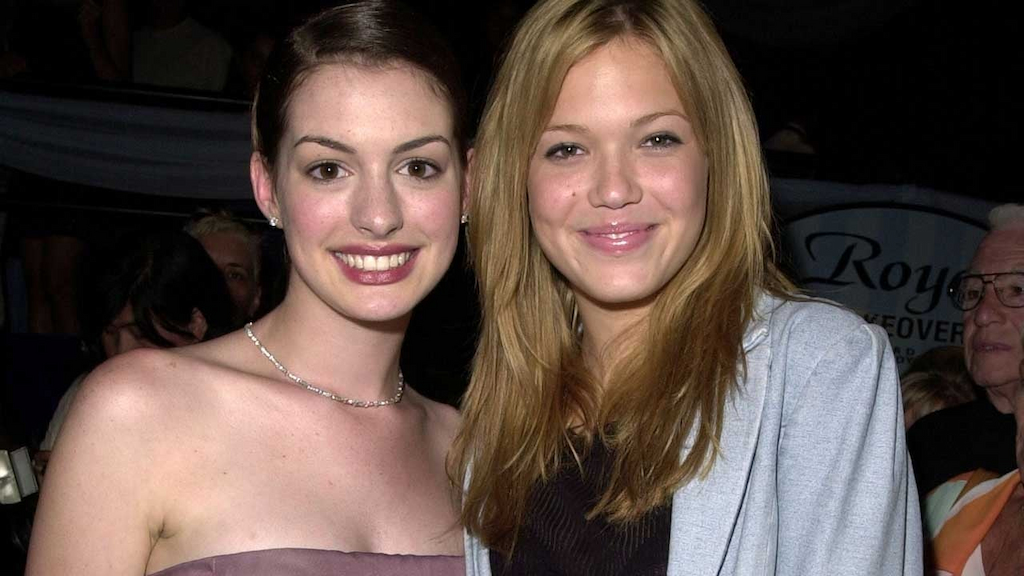 Anne Hathaway and Mandy Moore at the 'Princess Diaries' premiere in 2001