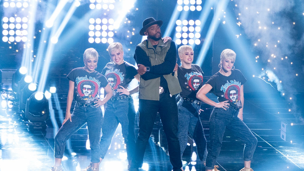 Montelll Jordan performs on 'American Idol.'