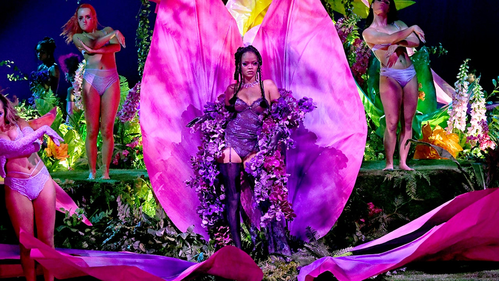 Rihanna’s Savage x Fenty Reaches $1 Billion Valuation