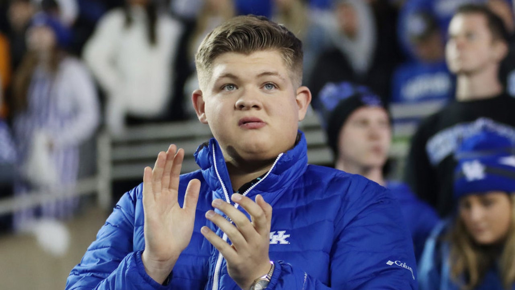  Kentucky Wildcats fan and American Idol contestant Alex Miller cheers during a game between the Tennessee Volunteers and the Kentucky Wildcats on November 06, 2021, at Kroger Field in Lexington, KY.