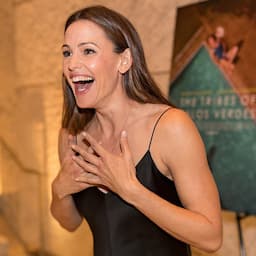 Jennifer Garner Selling Girl Scout Cookies Is the Best Thing We've Seen All Day