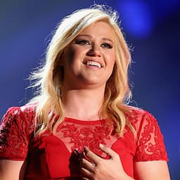 Kelly Clarkson Debuts Post-Baby Body During ALS Ice Bucket Challenge