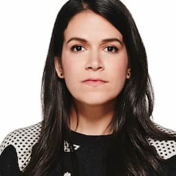 'Broad City' Star Abbi Jacobson Imagines What's Inside Hillary Clinton's Bag