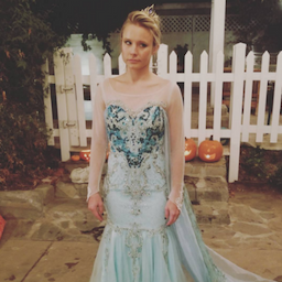 Kristen Bell Dresses Up Like Elsa (Instead of Anna) From 'Frozen' Just to Make Her Daughter Happy on Halloween