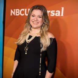 Kelly Clarkson Hilariously Begs Jesus to 'Take the Wheel' During ALS Pepper Challenge