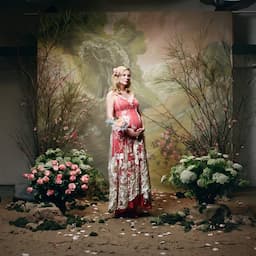 Kirsten Dunst Cradles Baby Bump in Stunning New Maternity Pics