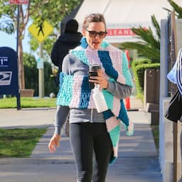 Jennifer Garner Stays Warm With Intense Over-Sized Scarf -- See the Pic!