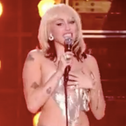 Miley Cyrus Handles Wardrobe Malfunction Like a Pro During NYE Special