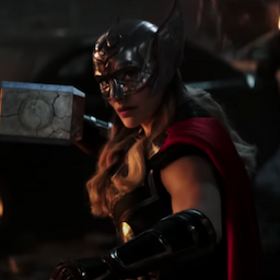 'Thor: Love and Thunder': See Natalie Portman as Mighty Thor
