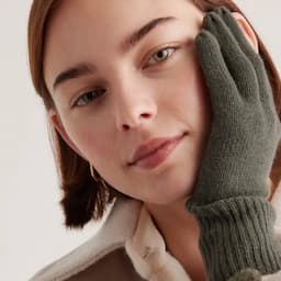 The Best Winter Gloves for Women: Touch-Screen Compatible Gloves, Waterproof Gloves and More