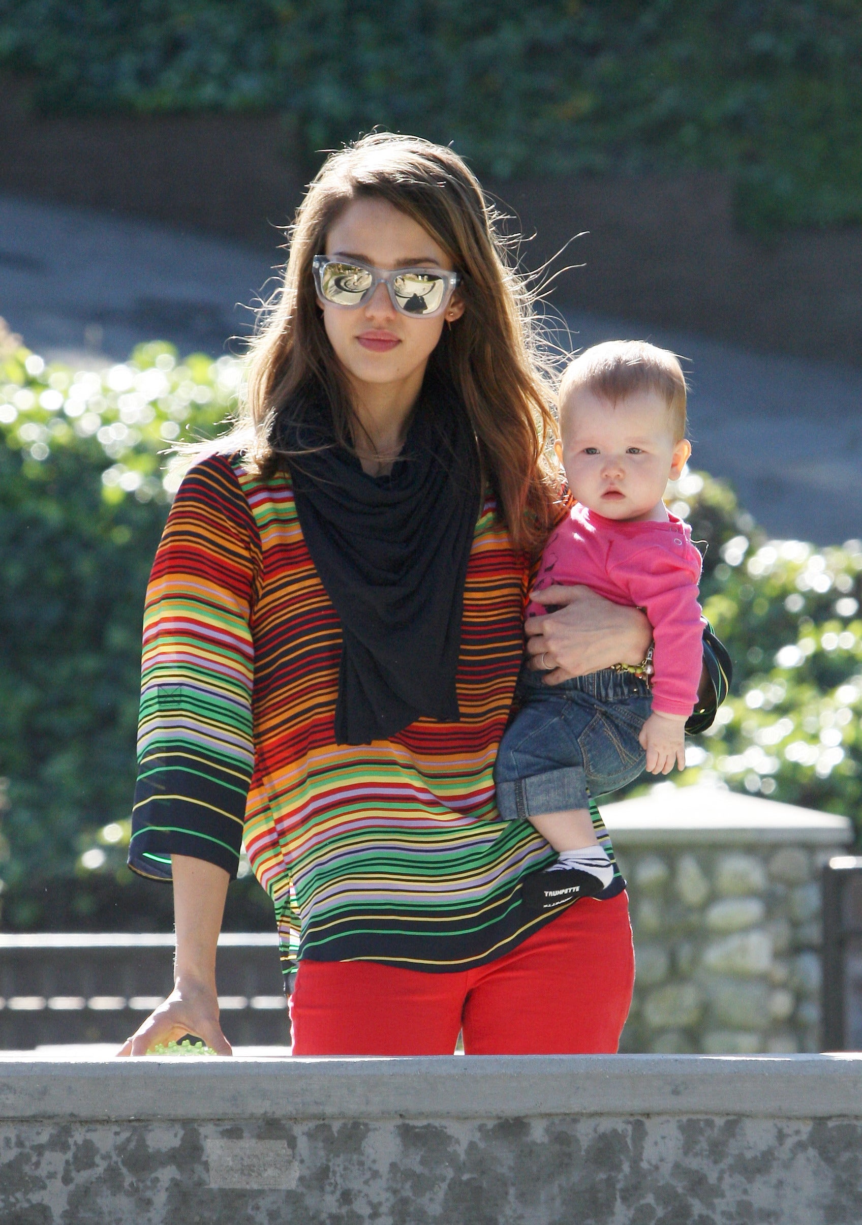 Chic Mom: Jessica Alba's Colorful Day with Kids | Entertainment Tonight