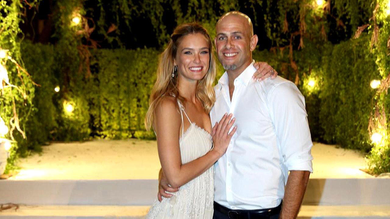Bar Refaeli Stuns in Her Semi-Casual Wedding Dress -- See The Pic! Bar Refaeli Stuns in Her Semi-Casual Wedding Dress -- See The Pic!