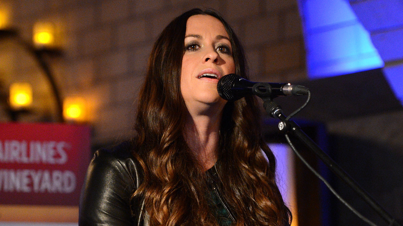 Alanis Morissette's Former Manager Stole Nearly $5 Million From Her, image size:1280x720