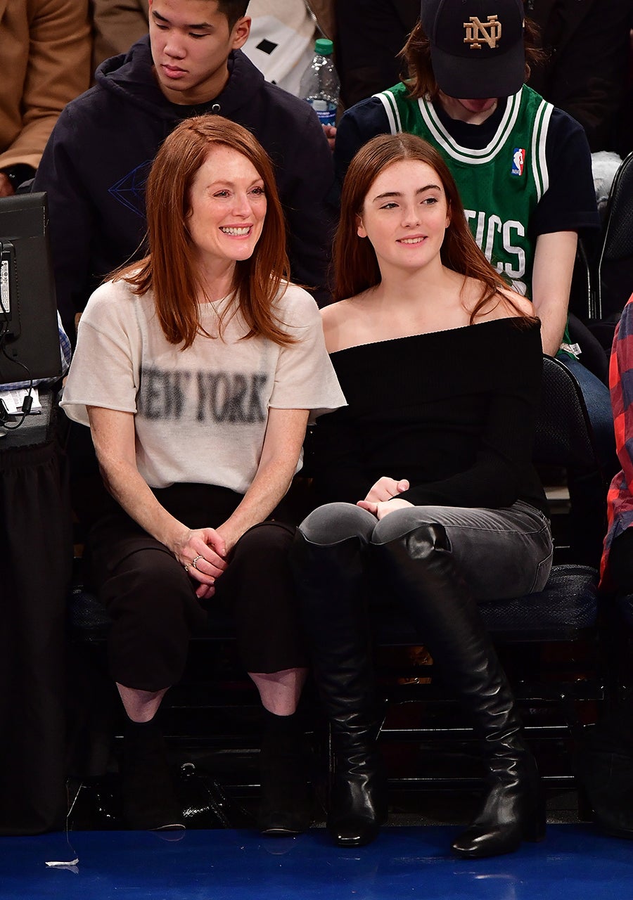Julianne Moore Brings Lookalike Teenage Daughter to Knicks Game: See ...