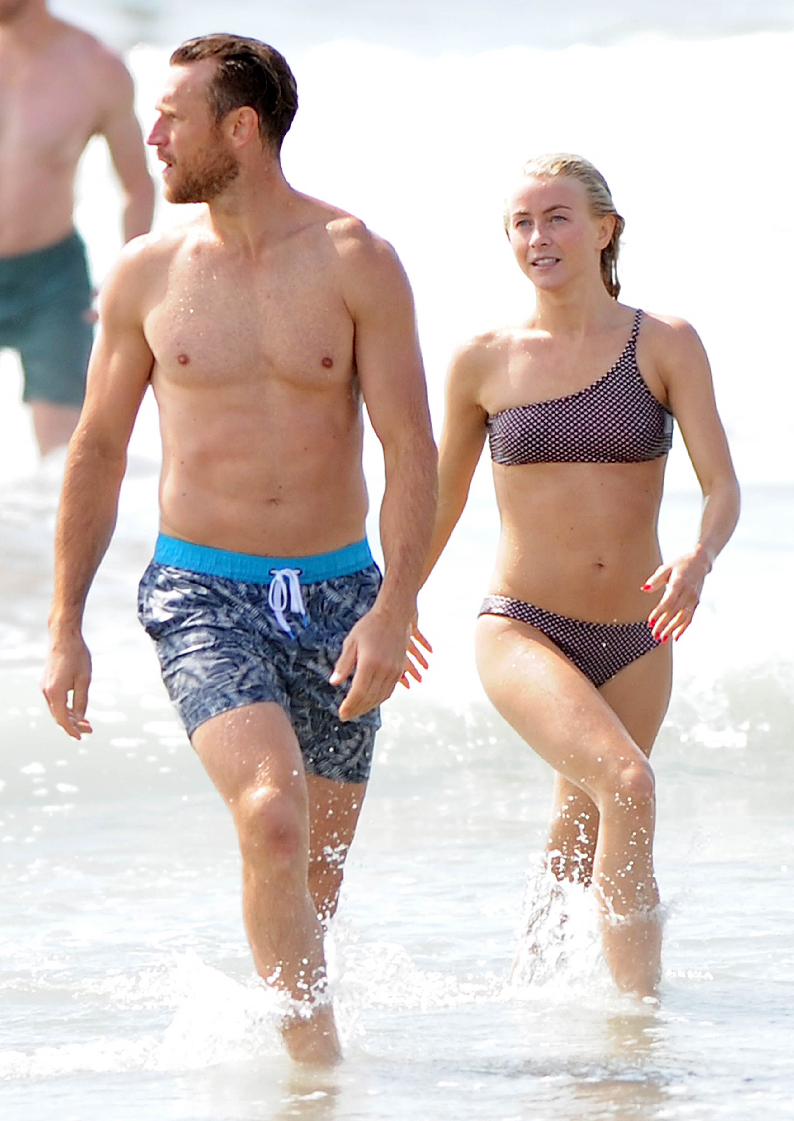 Julianne Hough Shows Off Toned Bikini Bod During Labor Day Celebrations With Brother ...2550 x 3600