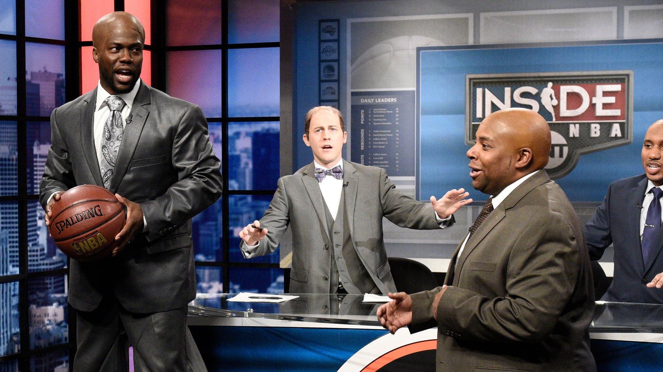 Kevin Hart Rocks Stilts to Play Shaquille O'Neal on 'Saturday Nig...