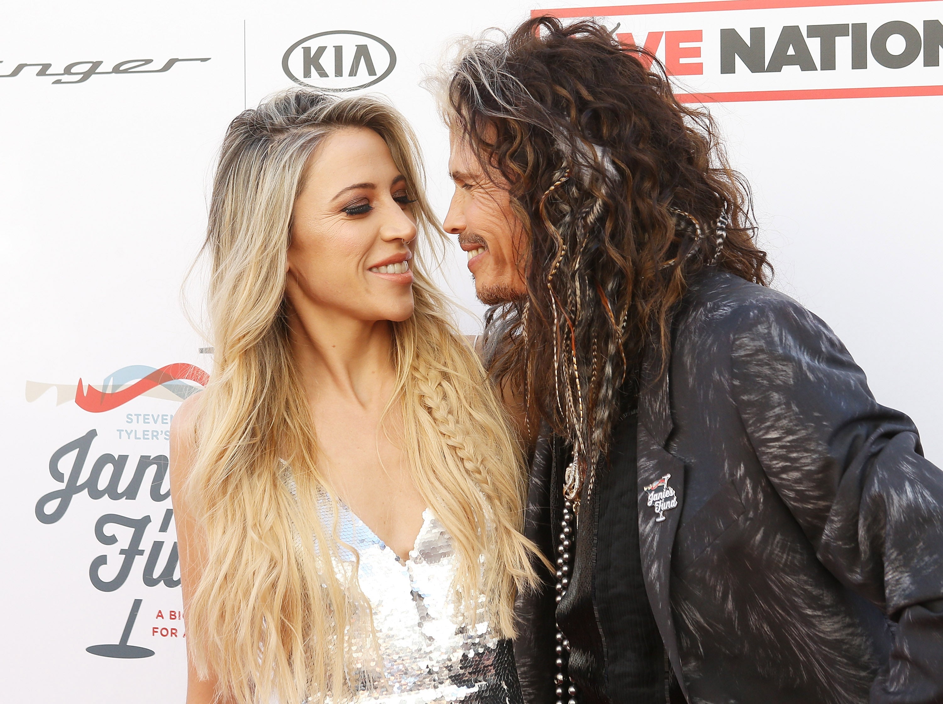 Steven Tyler Kisses Girlfriend Aimee Preston During Double Date With Daughter At Grammys Party Pics Entertainment Tonight