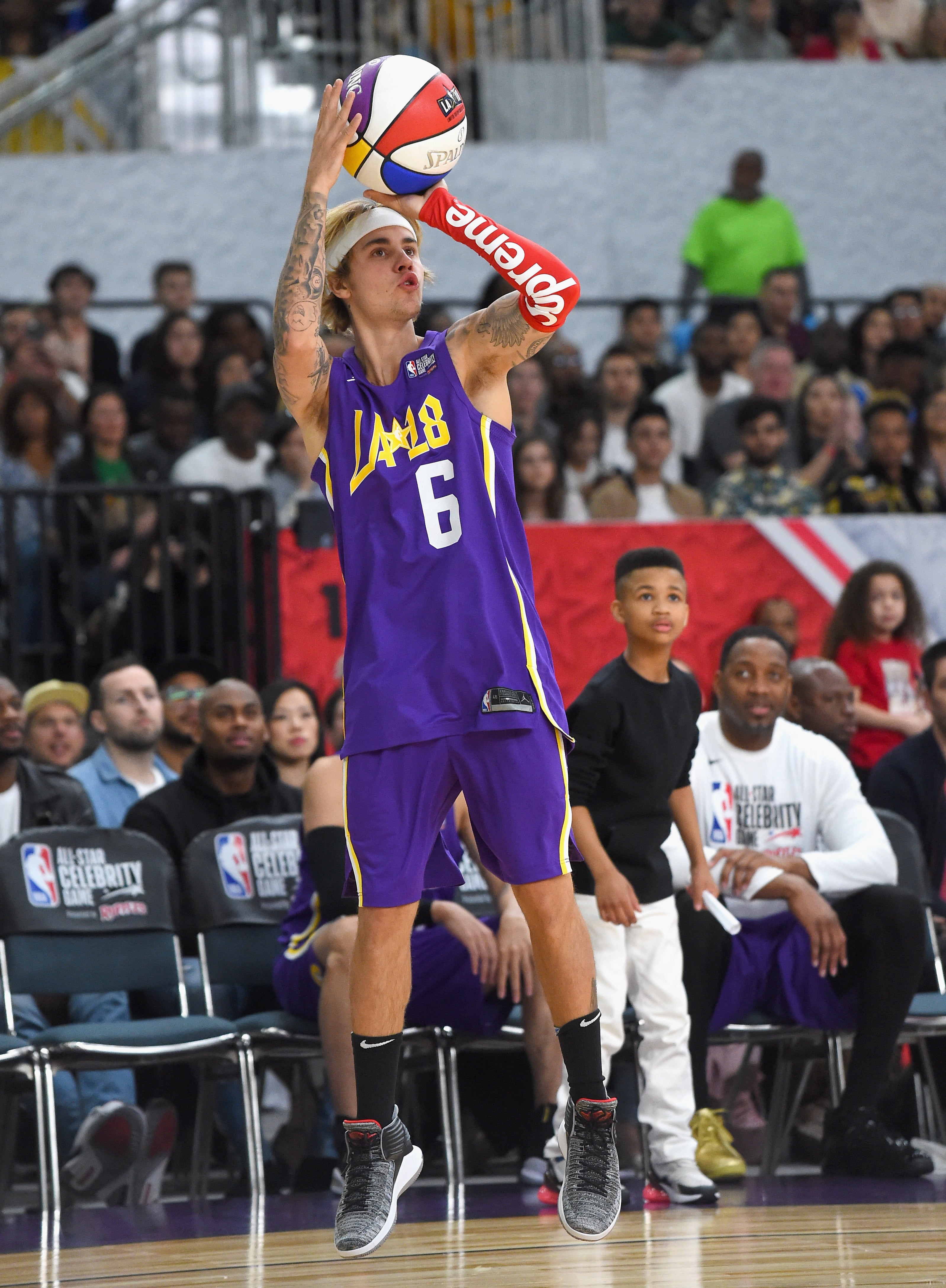talentfulde Øst Timor tetraeder Justin Bieber, Jamie Foxx and Michael B. Jordan Heat Up 2018 NBA All-Star  Celebrity Game | Entertainment Tonight