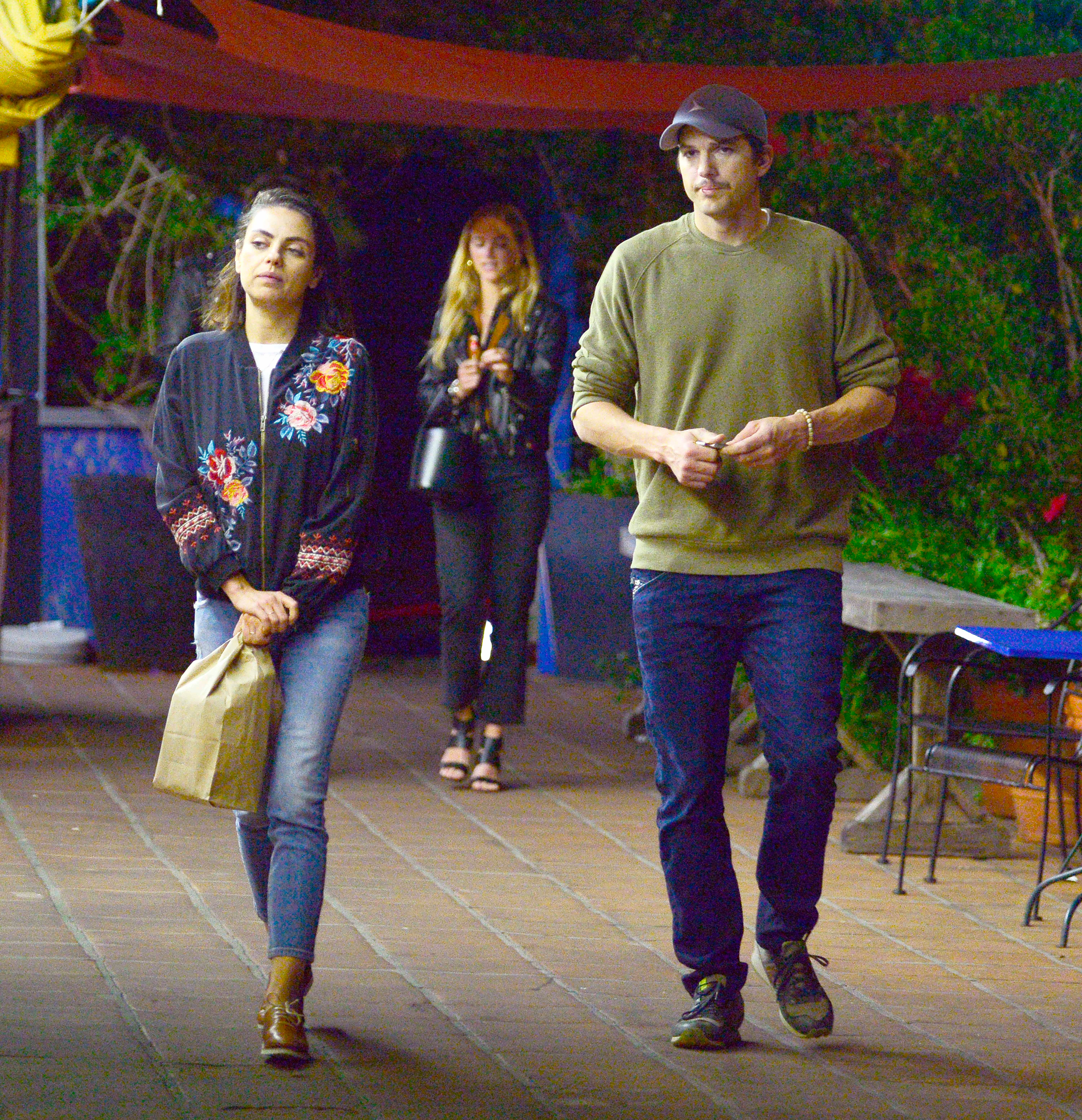 Mila Kunis Ditches Bangs For Date Night With Ashton Kutcher Pic Entertainment Tonight