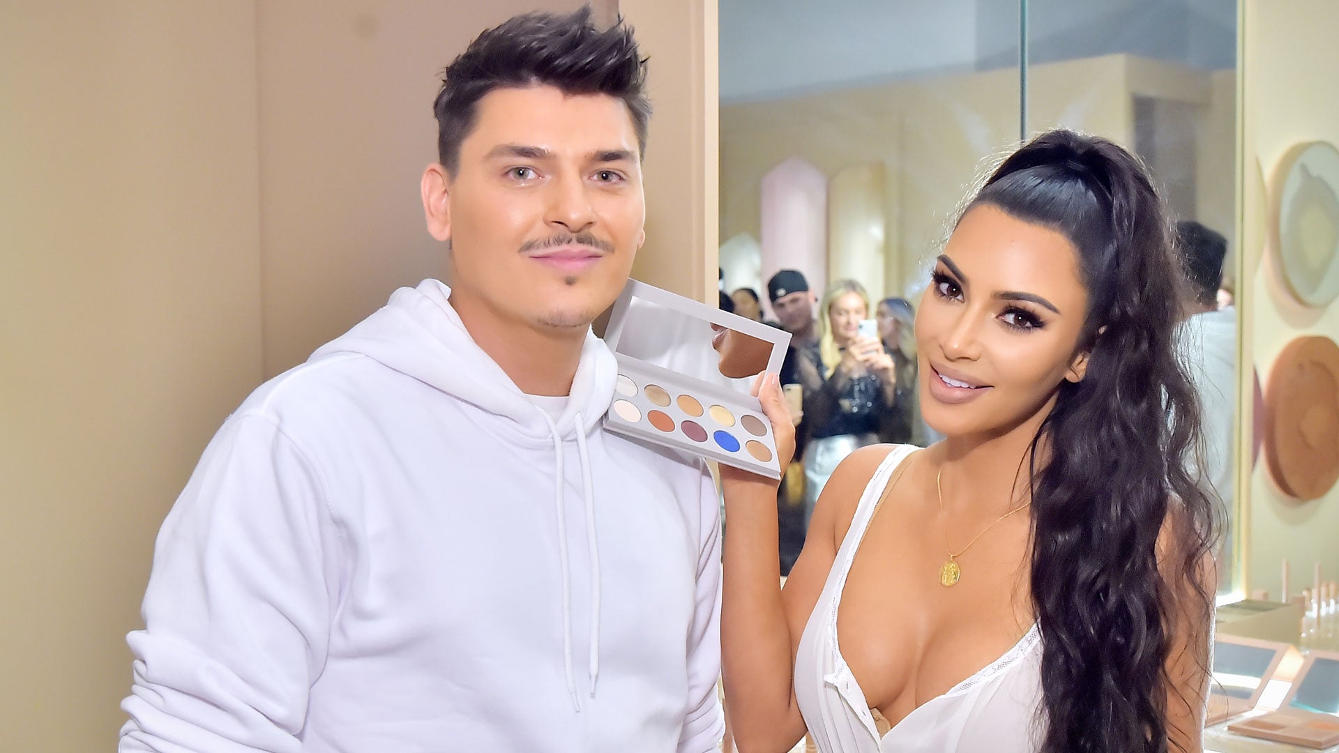 Makeup Artist Reveals Kim Kardashian S Secret Saubhaya Makeup