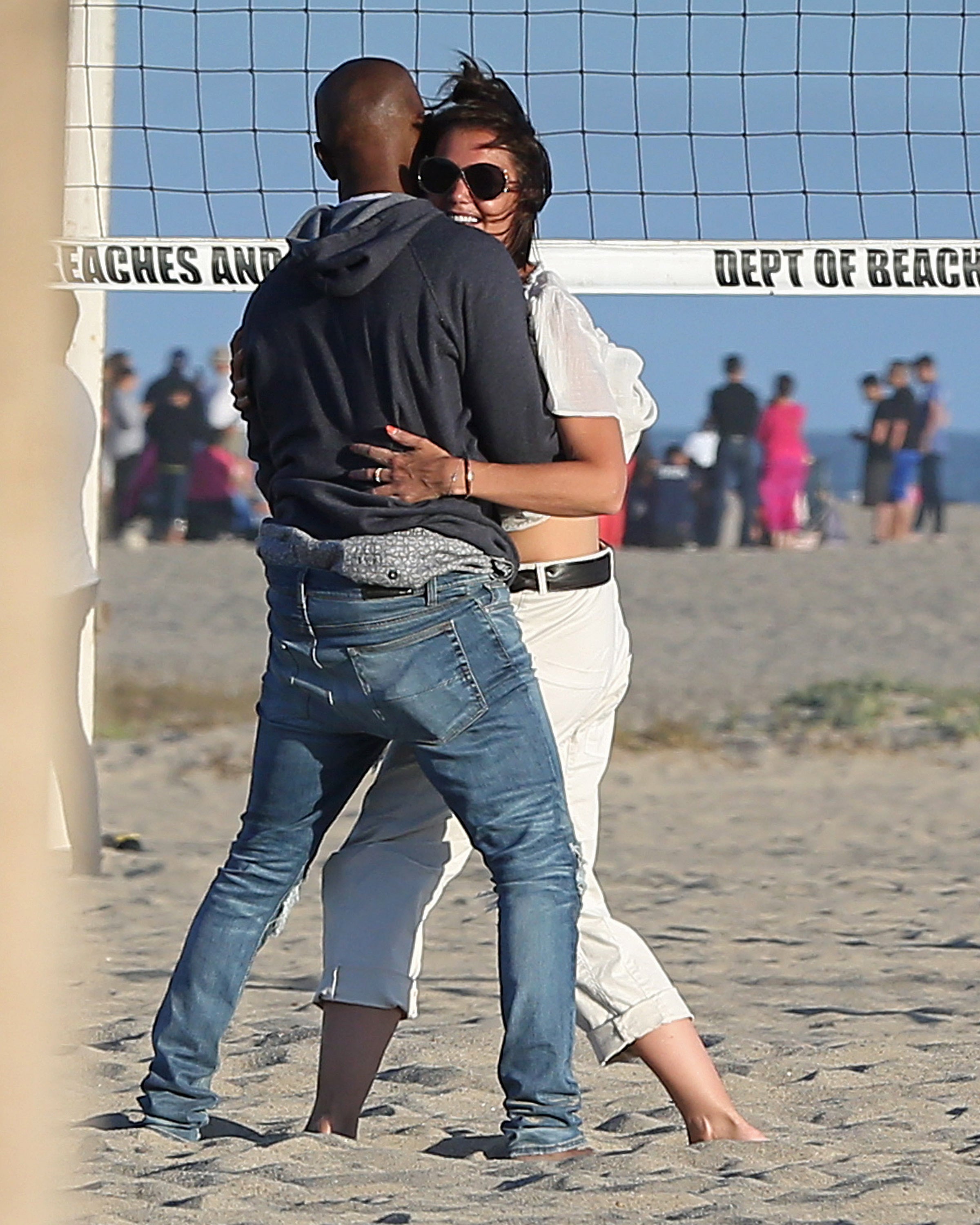 Katie Holmes And Jamie Foxx Enjoy Rare Pda Filled Beach Date Pic Entertainment Tonight