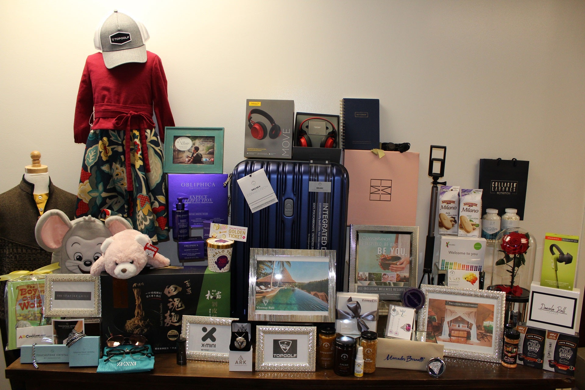 Джонни депп курит. Роберт-дауни младший дата рождения. Джонни депп с днем рождения. Подарки известных людей. Известные люди с подиками.